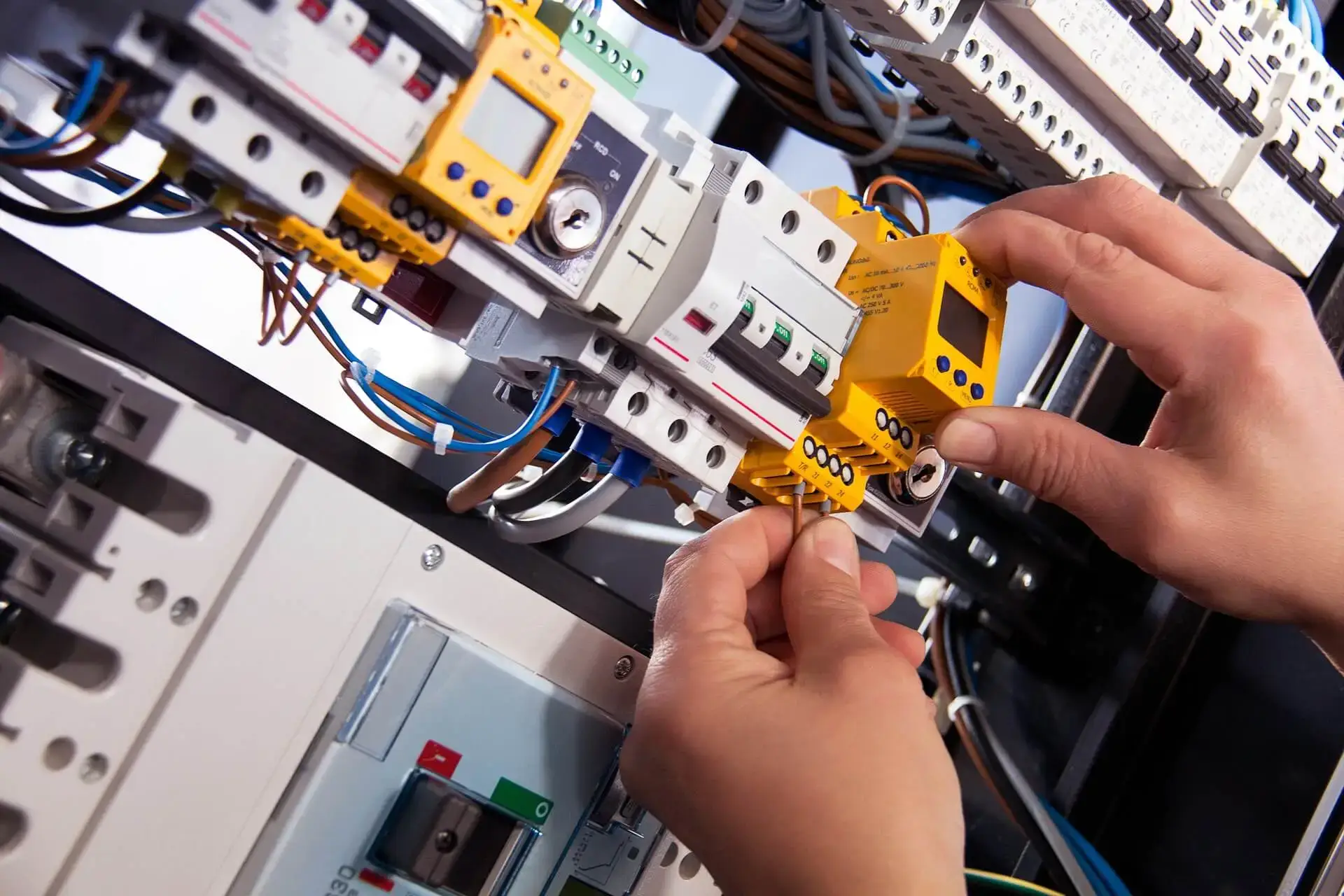 Certified electricians in Colindale